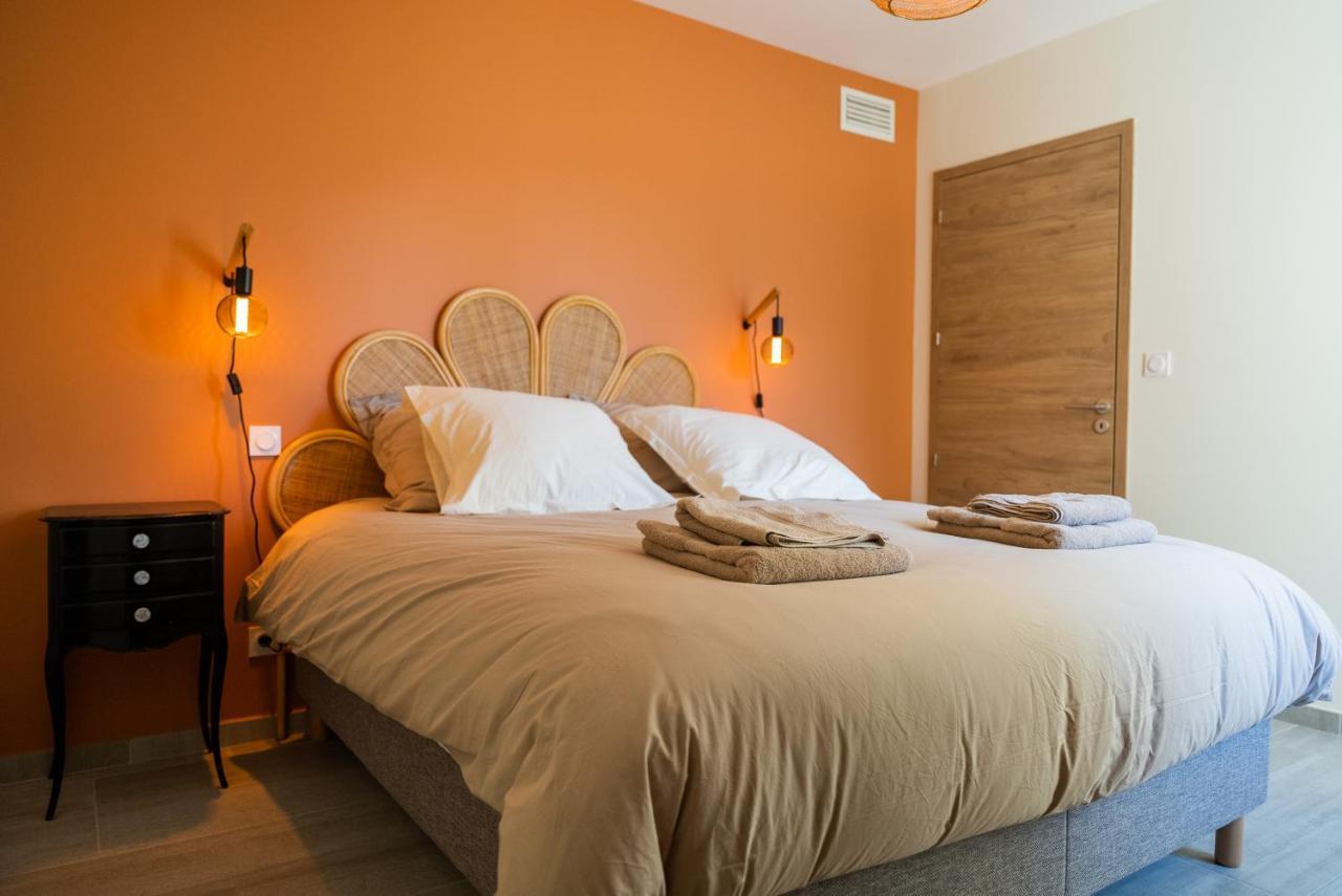 Domaine De Merins, 10 Couchages Avec Piscine, Face A La Riviere, A 4Km De La Plage 弗勒里 外观 照片